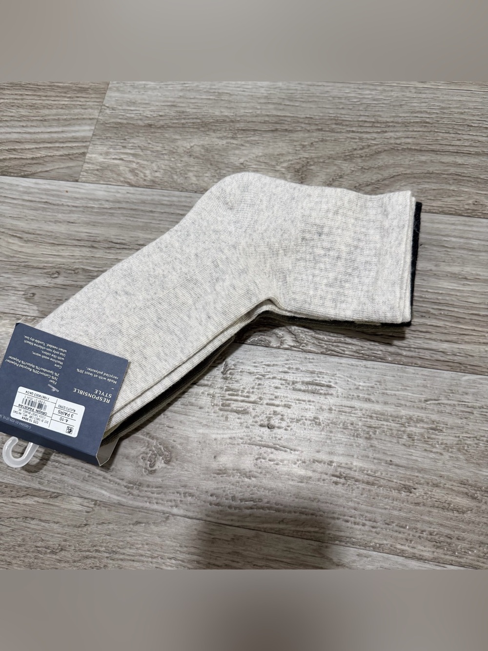 Universal Thread Women’s Mid-Rise Crew Socks 3-Pairs - Picture 4 of 6